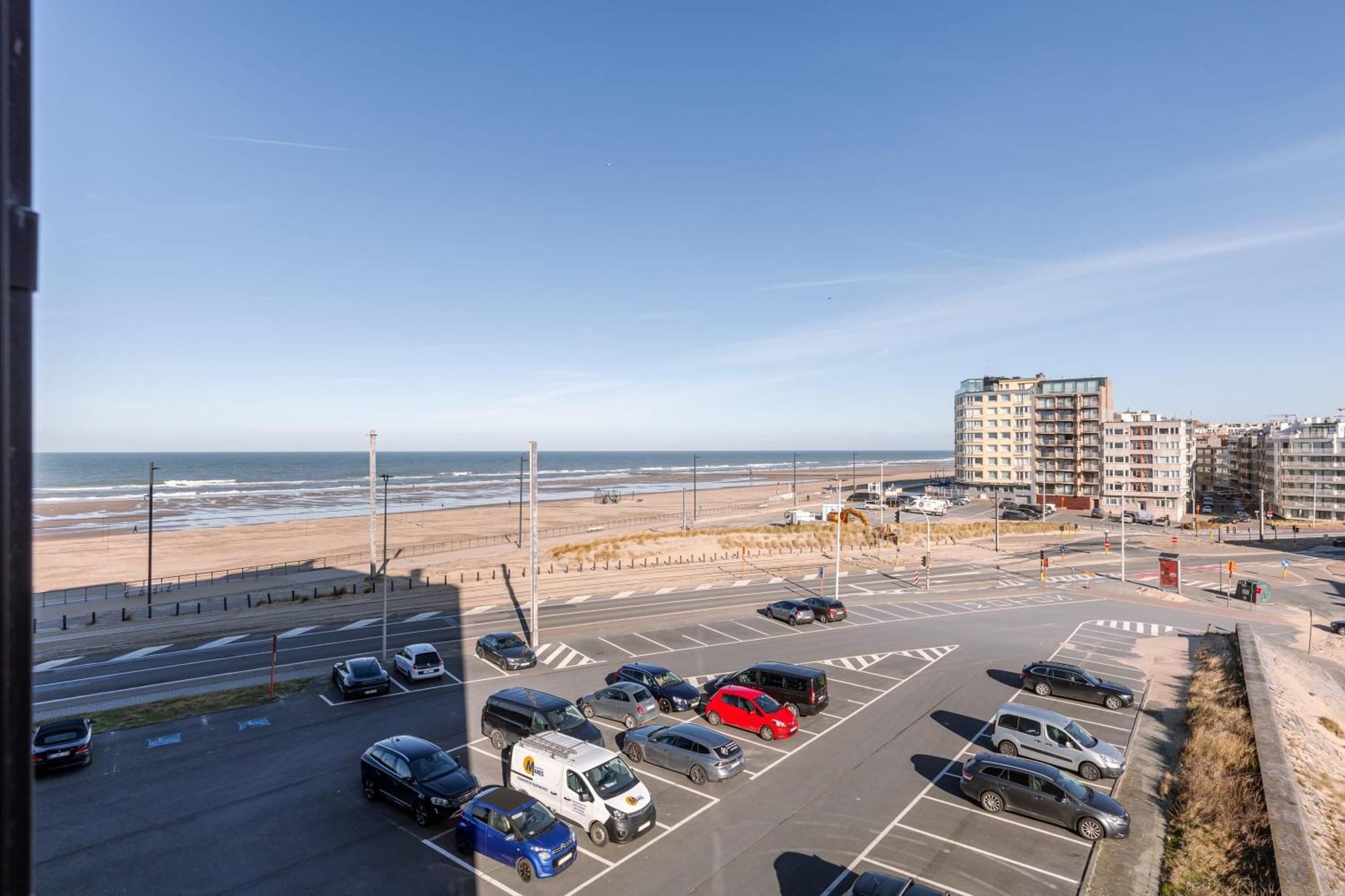 Huswell - Spacious & Modern Sea View Apartment With Garage Остенде Екстериор снимка