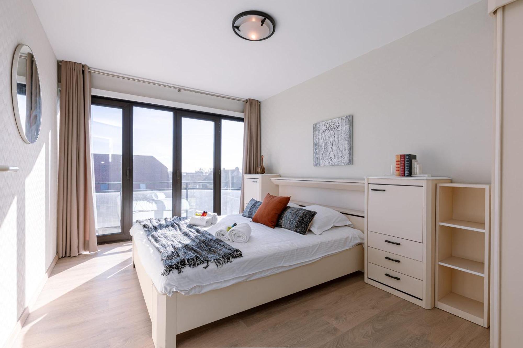 Huswell - Spacious & Modern Sea View Apartment With Garage Остенде Екстериор снимка