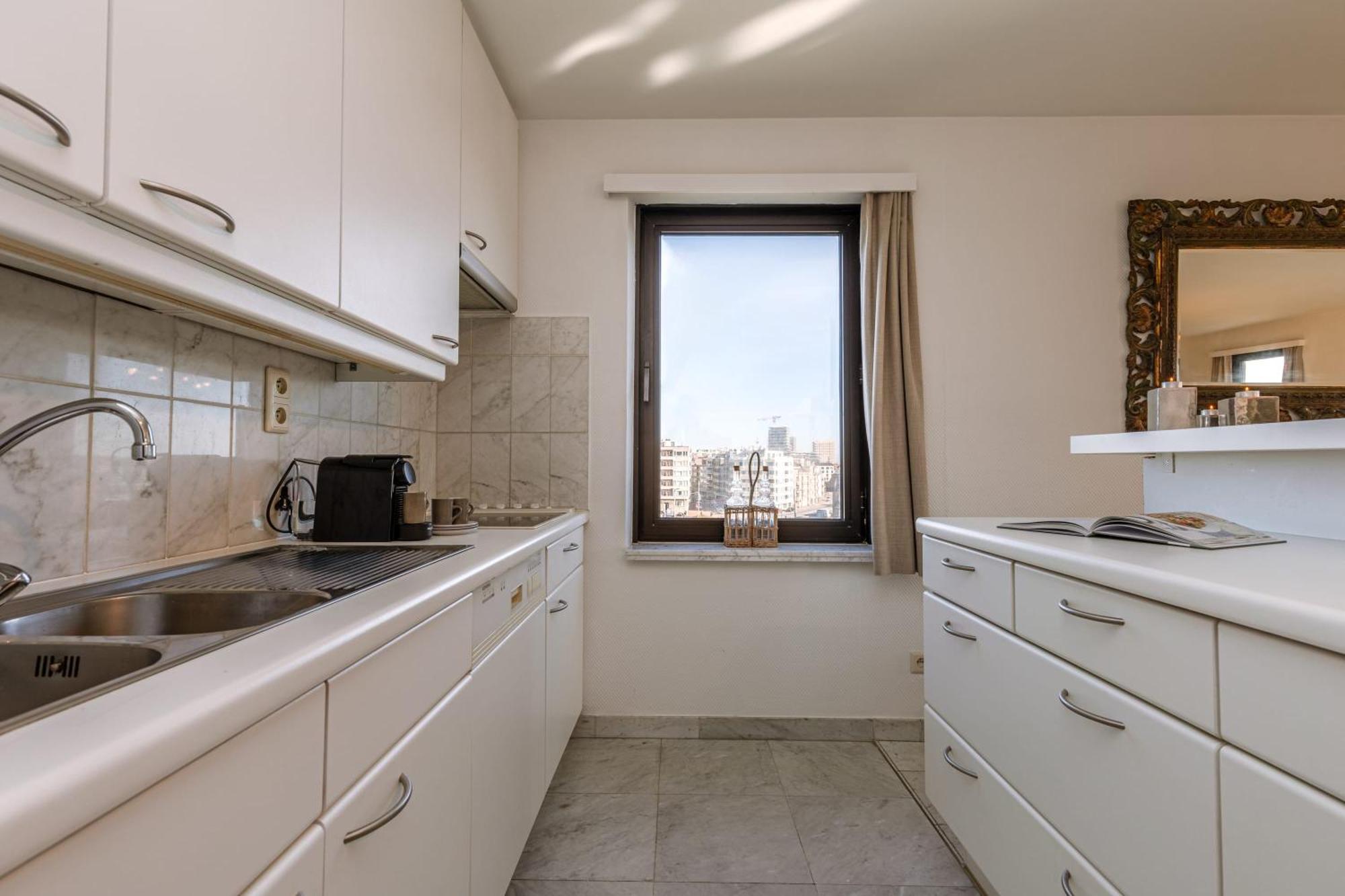 Huswell - Spacious & Modern Sea View Apartment With Garage Остенде Екстериор снимка