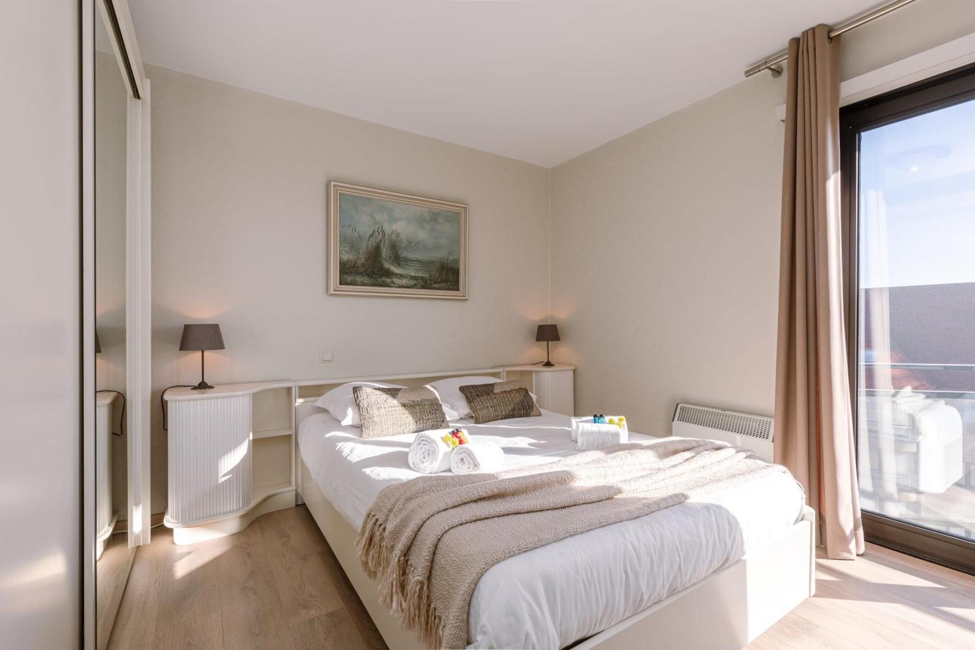 Huswell - Spacious & Modern Sea View Apartment With Garage Остенде Екстериор снимка